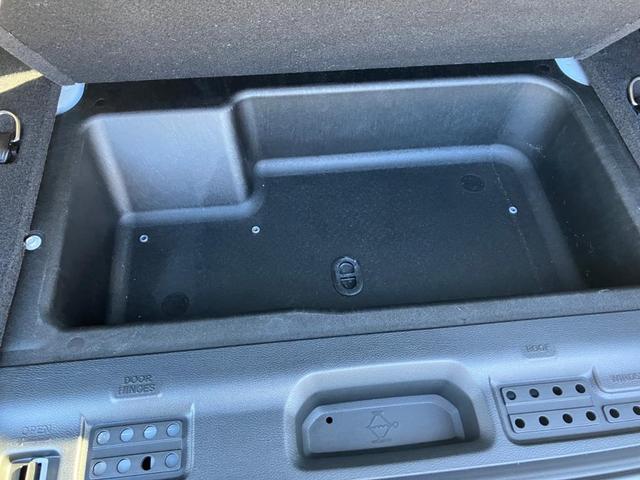 ジープ・ラングラーアンリミテッド サハラ　認定中古車保証１年　整備付　純正８．４インチナビ　ＡｐｐｌｅＣａｒＰｌａｙ　ＡｎｄｒｏｉｄＡｕｔｏ　アダプティブクルーズコントロール　レザーシート　シートヒーター　ＤＳＲＣ　４ＷＤ　Ｂカメラ（29枚目）