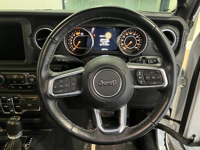 ジープ・ラングラーアンリミテッド サハラ　認定中古車保証１年　整備付　純正８．４インチナビ　ＡｐｐｌｅＣａｒＰｌａｙ　ＡｎｄｒｏｉｄＡｕｔｏ　アダプティブクルーズコントロール　レザーシート　シートヒーター　ＤＳＲＣ　４ＷＤ　Ｂカメラ（30枚目）