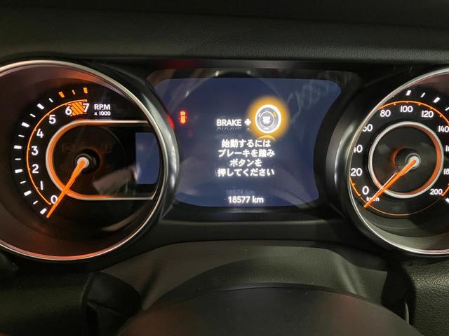 ジープ・ラングラーアンリミテッド サハラ　認定中古車保証１年　整備付　純正８．４インチナビ　ＡｐｐｌｅＣａｒＰｌａｙ　ＡｎｄｒｏｉｄＡｕｔｏ　アダプティブクルーズコントロール　レザーシート　シートヒーター　ＤＳＲＣ　４ＷＤ　Ｂカメラ（34枚目）
