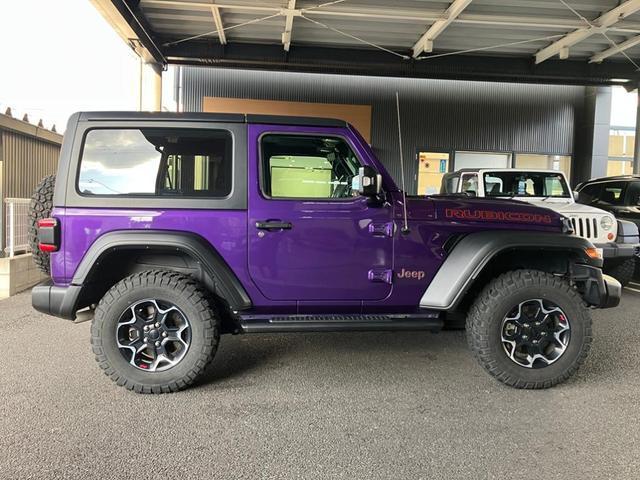 �y�z�C�[���A�[�`�z��`�z�C�[���A�[�`�͂i�������`���̃f�U�C���ł��B�̗p���Ă��闝�R�͏�������܂����A�I�t���[�h�𑖍s����ۂɃ^�C���ƃ{�f�B����������Ȃ��悤�z���������ɂ��邽�߂ƂȂ�܂��B