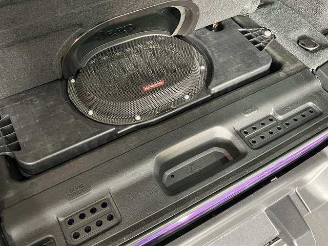 �T�u�E�[�t�@�[���������Ă��܂��̂ŏd�ቹ�̉��y�����y���ݒ����܂��B