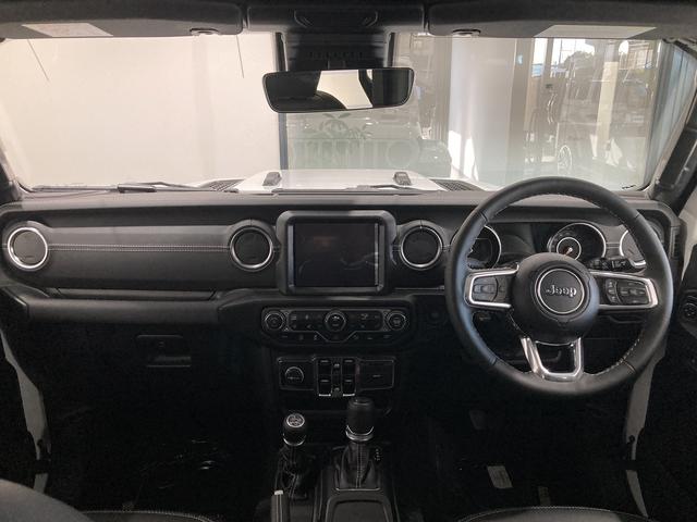 ジープ・ラングラーアンリミテッド サハラ　新車保証継承付き　整備付き　レザーシート　シートヒーター　バックカメラ　ステアリングヒーター　ＡｐｐｌｅＣａｒＰｌａｙ／ＡｎｄｒｏｉｄＡｕｔｏ　純正１８インチアルミホイール（13枚目）