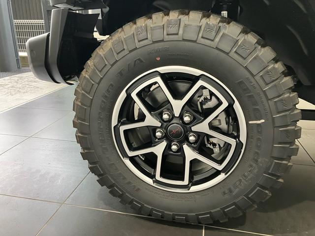 ���݂̂���^�C���͏Ռ����z�C�����ڂ��ʂ����Ă���邽�߁A���S�n�ɂ������������܂��B