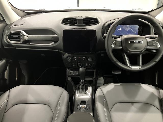 ジープ・レネゲード アルティテュード　ｅ－ハイブリッド　新車保証継承付　整備付　弊社デモカー　純正１０．１インチナビ　ＡｐｐｌｅＣａｒＰｌａｙ　ＡｎｄｒｏｉｄＡｕｔｏ　アダプティブクルーズコントロール　Ｂカメラ　ＤＳＲＣ　レザーシート　シートヒーター（14枚目）