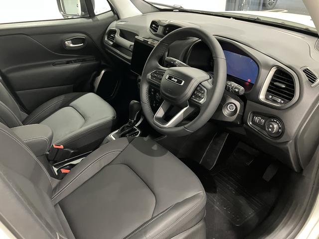 ジープ・レネゲード アルティテュード　ｅ－ハイブリッド　新車保証継承付　整備付　弊社デモカー　純正１０．１インチナビ　ＡｐｐｌｅＣａｒＰｌａｙ　ＡｎｄｒｏｉｄＡｕｔｏ　アダプティブクルーズコントロール　Ｂカメラ　ＤＳＲＣ　レザーシート　シートヒーター（15枚目）