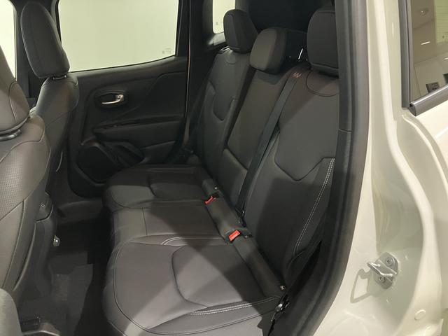 ジープ・レネゲード アルティテュード　ｅ－ハイブリッド　新車保証継承付　整備付　弊社デモカー　純正１０．１インチナビ　ＡｐｐｌｅＣａｒＰｌａｙ　ＡｎｄｒｏｉｄＡｕｔｏ　アダプティブクルーズコントロール　Ｂカメラ　ＤＳＲＣ　レザーシート　シートヒーター（25枚目）