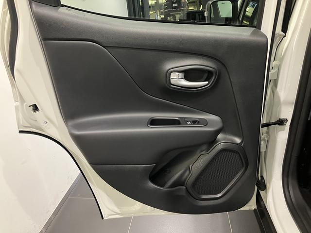 ジープ・レネゲード アルティテュード　ｅ－ハイブリッド　新車保証継承付　整備付　弊社デモカー　純正１０．１インチナビ　ＡｐｐｌｅＣａｒＰｌａｙ　ＡｎｄｒｏｉｄＡｕｔｏ　アダプティブクルーズコントロール　Ｂカメラ　ＤＳＲＣ　レザーシート　シートヒーター（26枚目）