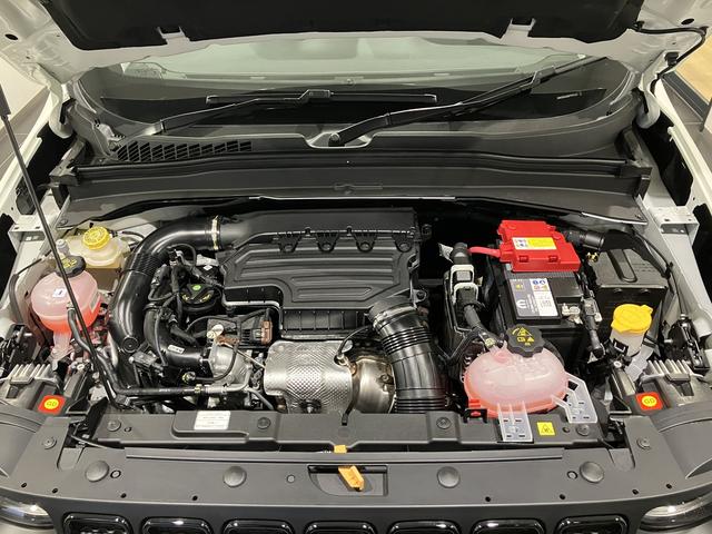 ジープ・レネゲード アルティテュード　ｅ－ハイブリッド　新車保証継承付　整備付　弊社デモカー　純正１０．１インチナビ　ＡｐｐｌｅＣａｒＰｌａｙ　ＡｎｄｒｏｉｄＡｕｔｏ　アダプティブクルーズコントロール　Ｂカメラ　ＤＳＲＣ　レザーシート　シートヒーター（33枚目）