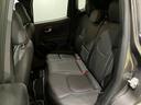 後部座席も広いのでゆったりと座って頂けますし、シートも疲れにくい固めの素材となっている為、旅行なども快適です。