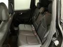 後部座席も広いのでゆったりと座って頂けますし、シートも疲れにくい固めの素材となっている為、旅行なども快適です。