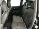 後部座席も広いのでゆったりと座って頂けますし、シートも疲れにくい固めの素材となっている為、旅行なども快適です。