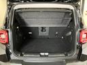【ラゲッジスペース】広々としており多くの荷物を積んで頂く事が可能でございます。シートアレンジによって大きなものから長尺物までお載せ頂けます。