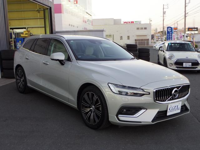 Ｖ６０ Ｔ５　インスクリプション　バーチライトメタリック　革シート　シートヒーター　シートベンチ　ステッチ入りダッシュボード　専用１８インチアルミ　パワーバックドア　全方位ビューカメラ　ｈａｒｍａｎ／ｋａｒｄｏｎサウンド（6枚目）