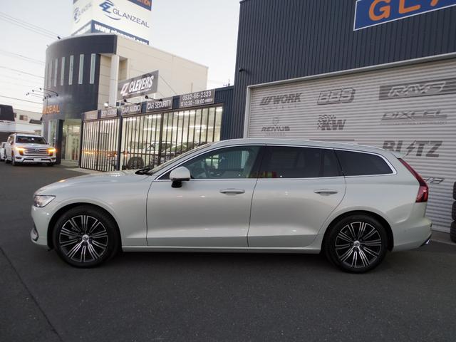 Ｖ６０ Ｔ５　インスクリプション　バーチライトメタリック　革シート　シートヒーター　シートベンチ　ステッチ入りダッシュボード　専用１８インチアルミ　パワーバックドア　全方位ビューカメラ　ｈａｒｍａｎ／ｋａｒｄｏｎサウンド（7枚目）