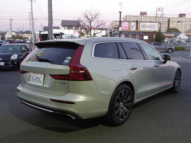 Ｖ６０ Ｔ５　インスクリプション　バーチライトメタリック　革シート　シートヒーター　シートベンチ　ステッチ入りダッシュボード　専用１８インチアルミ　パワーバックドア　全方位ビューカメラ　ｈａｒｍａｎ／ｋａｒｄｏｎサウンド（9枚目）