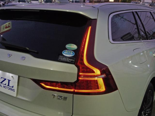 Ｖ６０ Ｔ５　インスクリプション　バーチライトメタリック　革シート　シートヒーター　シートベンチ　ステッチ入りダッシュボード　専用１８インチアルミ　パワーバックドア　全方位ビューカメラ　ｈａｒｍａｎ／ｋａｒｄｏｎサウンド（16枚目）