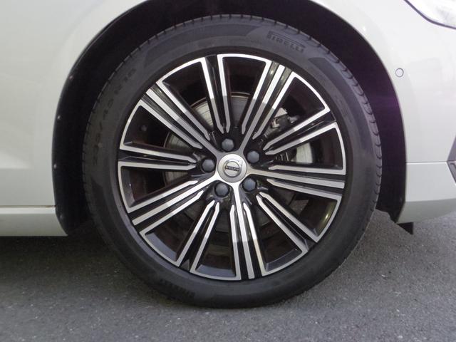 Ｖ６０ Ｔ５　インスクリプション　バーチライトメタリック　革シート　シートヒーター　シートベンチ　ステッチ入りダッシュボード　専用１８インチアルミ　パワーバックドア　全方位ビューカメラ　ｈａｒｍａｎ／ｋａｒｄｏｎサウンド（19枚目）