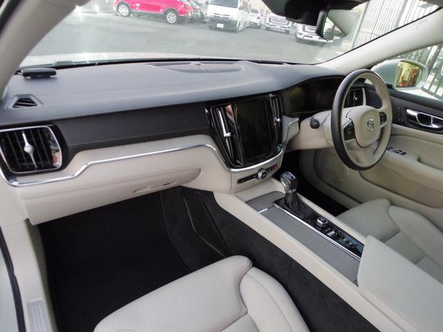 Ｖ６０ Ｔ５　インスクリプション　バーチライトメタリック　革シート　シートヒーター　シートベンチ　ステッチ入りダッシュボード　専用１８インチアルミ　パワーバックドア　全方位ビューカメラ　ｈａｒｍａｎ／ｋａｒｄｏｎサウンド（25枚目）