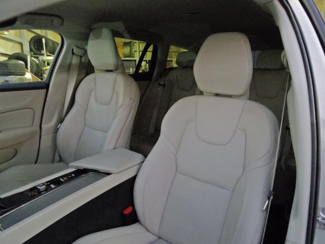 Ｖ６０ Ｔ５　インスクリプション　バーチライトメタリック　革シート　シートヒーター　シートベンチ　ステッチ入りダッシュボード　専用１８インチアルミ　パワーバックドア　全方位ビューカメラ　ｈａｒｍａｎ／ｋａｒｄｏｎサウンド（26枚目）