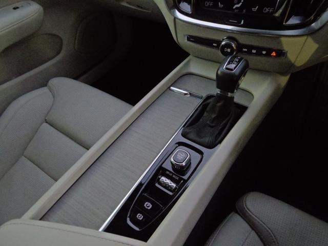 Ｖ６０ Ｔ５　インスクリプション　バーチライトメタリック　革シート　シートヒーター　シートベンチ　ステッチ入りダッシュボード　専用１８インチアルミ　パワーバックドア　全方位ビューカメラ　ｈａｒｍａｎ／ｋａｒｄｏｎサウンド（35枚目）