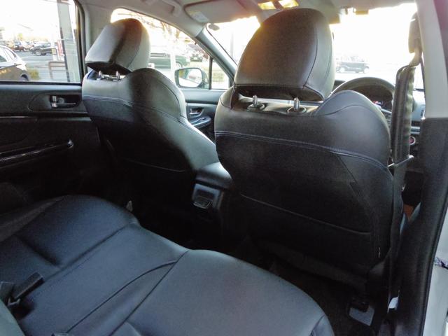 レヴォーグ ２．０ＧＴ－Ｓアイサイト　ユーザー買い取り　アイサイト　ミラー型前後ドライブレコーダー　カーボンドアミラー　ＢＬＵＥＴＯＯＴＨ　クルーズコントロール　４ＷＤ　ＥＴＣ　スペアキー（30枚目）