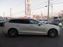 Ｖ６０ Ｔ５　インスクリプション　バーチライトメタリック　革シート　シートヒーター　シートベンチ　ステッチ入りダッシュボード　専用１８インチアルミ　パワーバックドア　全方位ビューカメラ　ｈａｒｍａｎ／ｋａｒｄｏｎサウンド（8枚目）