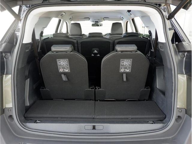 格納式の３列目シート。