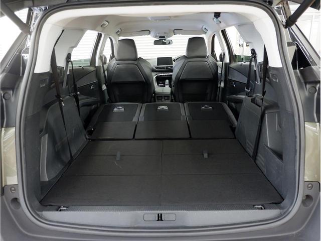 リアシートを全て折りたためば、さらに大容量に。