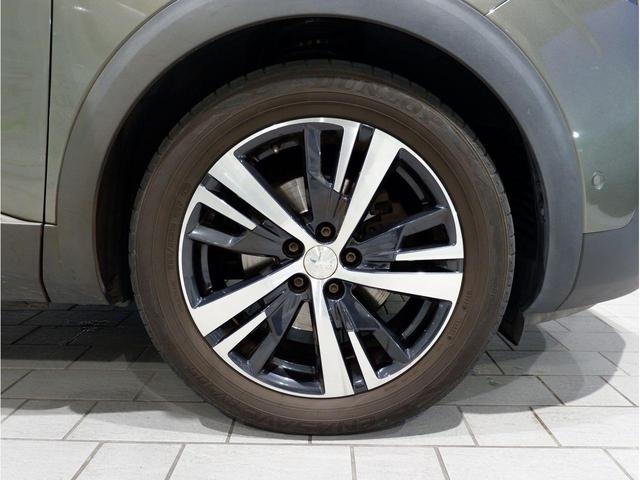 １８インチアルミホイールを標準装着。（右前）