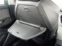 リアシート用の簡易テーブルも完備。ちょっとしたものも置くことができ便利ですね。