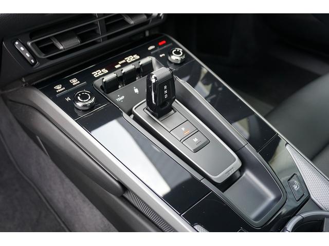 ９１１カレラ　スポーツエキゾースト　スポーツクロノＰＫＧ　ＬＥＤマトリクスヘッドライト　カレラクラシック２０／２１ＡＷ　ボディーストライプ　純正ナビ　３６０°カメラ　前後ドラレコ　ガレージ保管　当社メンテナンス車(20枚目)