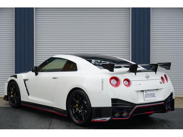 GT-R ニスモ スペシャルエディション MY22 NISMOスポーツリセッティング カーボンブレーキ レカロカーボンシート チタンマフラー(バルブ付) RAYS鍛造AW カーボンエクステ&インテ BOSE 屋内保管 雨天/サーキット走行無(4枚目)