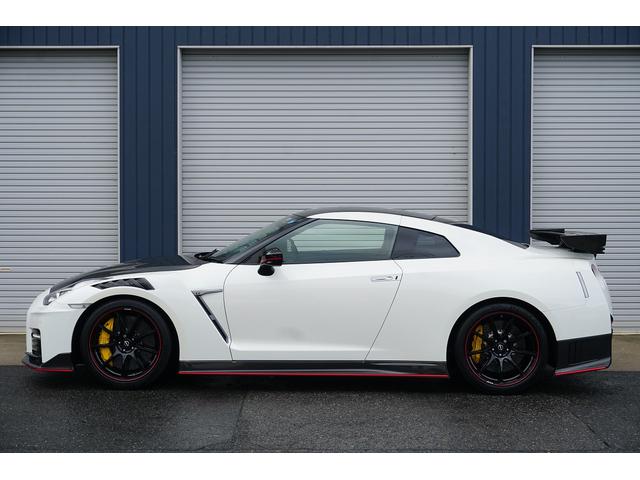 GT-R ニスモ スペシャルエディション MY22 NISMOスポーツリセッティング カーボンブレーキ レカロカーボンシート チタンマフラー(バルブ付) RAYS鍛造AW カーボンエクステ&インテ BOSE 屋内保管 雨天/サーキット走行無(10枚目)