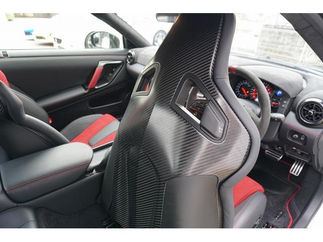 GT-R ニスモ スペシャルエディション MY22 NISMOスポーツリセッティング カーボンブレーキ レカロカーボンシート チタンマフラー(バルブ付) RAYS鍛造AW カーボンエクステ&インテ BOSE 屋内保管 雨天/サーキット走行無(18枚目)