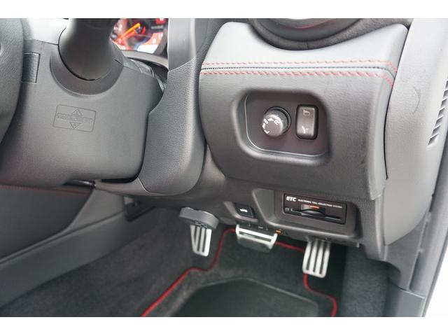 GT-R ニスモ スペシャルエディション MY22 NISMOスポーツリセッティング カーボンブレーキ レカロカーボンシート チタンマフラー(バルブ付) RAYS鍛造AW カーボンエクステ&インテ BOSE 屋内保管 雨天/サーキット走行無(22枚目)