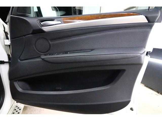 Ｘ６ ｘＤｒｉｖｅ　３５ｉ　後期モデル　後期エンジン　バネ足モデル　５人乗り　社外マフラー左右４本出しステンレス　黒革シート　サンルーフ　ボディ同色モール塗装済み　社外２０インチアルミ　ブラックグリル　後期ナビ　検査２年（56枚目）