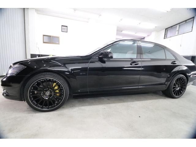 Sクラス S550 ブルーエフィシェンシー ロング 後期モデル リアエンターテイメント カールソン20インチアルミ 左ハンドル 黒革シート ディーラー車 社外地デジチューナー スモークヘッドライト カールソンエンブレム サンルーフ 5.2万キロ スペア(4枚目)