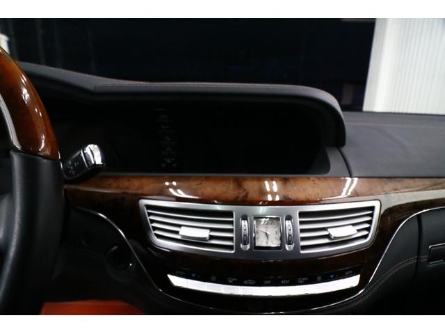 Sクラス S550 ブルーエフィシェンシー ロング 後期モデル リアエンターテイメント カールソン20インチアルミ 左ハンドル 黒革シート ディーラー車 社外地デジチューナー スモークヘッドライト カールソンエンブレム サンルーフ 5.2万キロ スペア(22枚目)