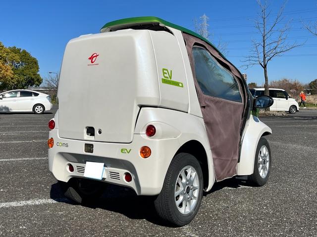 トヨタ 　コムス　Ｂ－ＣＯＭデリバリー　５，７４０ｋｍ　装着オプション　特別塗装色　キャンバスドア　アルミホイール　１２Ｖアクセサリーソケット　スカッフプレート　ＥＶストライプ　ＣＯＭＳ（5枚目）