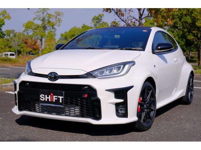 ＧＲヤリス ＲＺ　ハイパフォーマンス　ファースト　エディション　１オーナー禁煙車　屋内保管　サーキット未走行　純正ｏｐマーブル柄カーボンルーフ　ＧＲストラットタワーバー　ＪＢＬオーディオ　Ｔ－コネクトナビＴＶ　予防安全パッケージ　シート＆ステアヒーター（2枚目）