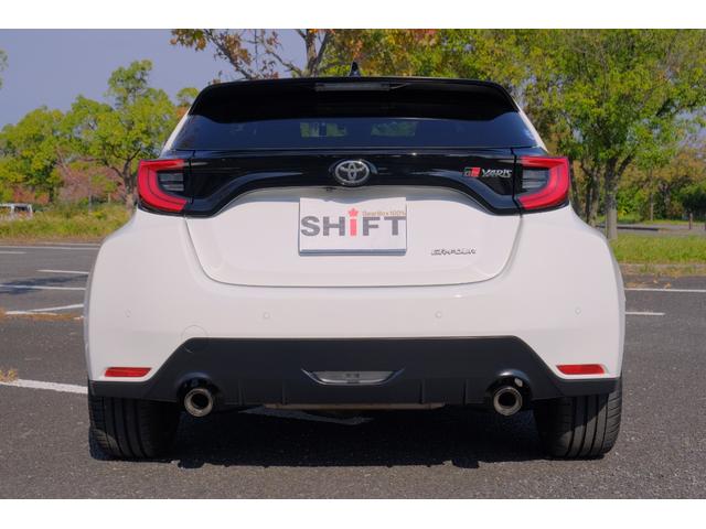 ＧＲヤリス ＲＺ　ハイパフォーマンス　ファースト　エディション　１オーナー禁煙車　屋内保管　サーキット未走行　純正ｏｐマーブル柄カーボンルーフ　ＧＲストラットタワーバー　ＪＢＬオーディオ　Ｔ－コネクトナビＴＶ　予防安全パッケージ　シート＆ステアヒーター（6枚目）