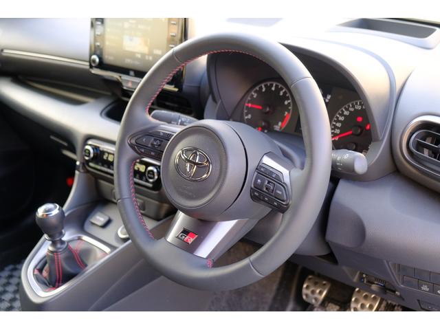 ＧＲヤリス ＲＺ　ハイパフォーマンス　ファースト　エディション　１オーナー禁煙車　屋内保管　サーキット未走行　純正ｏｐマーブル柄カーボンルーフ　ＧＲストラットタワーバー　ＪＢＬオーディオ　Ｔ－コネクトナビＴＶ　予防安全パッケージ　シート＆ステアヒーター（10枚目）