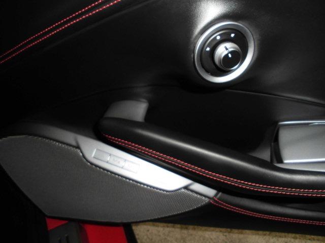 ポルトフィーノ ベースグレード ロッソコルサ ブラックレザー カーボンLEDステアリング マグネライドサス ブラックマフラー Bカメラ ヘッドレスト跳ね馬刺繍(5枚目)