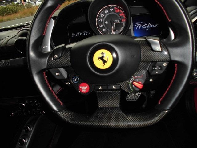 ポルトフィーノ ベースグレード ロッソコルサ ブラックレザー カーボンLEDステアリング マグネライドサス ブラックマフラー Bカメラ ヘッドレスト跳ね馬刺繍(8枚目)