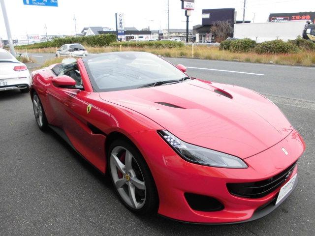 ポルトフィーノ ベースグレード ロッソコルサ ブラックレザー カーボンLEDステアリング マグネライドサス ブラックマフラー Bカメラ ヘッドレスト跳ね馬刺繍(17枚目)