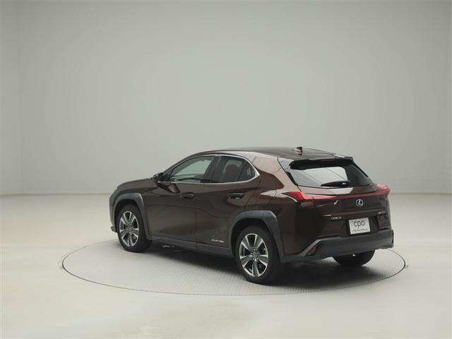 UX UX300e バージョンL レクサス認定中古車CPO 18インチアルミホイール ブラインドスポットモニター パーキングサポートブレーキ(静止物) パノラミックビューモニター おくだけ充電 ムーンルーフ 充電ケーブル(4枚目)