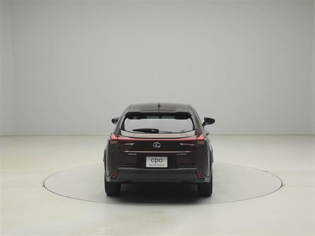 UX UX300e バージョンL レクサス認定中古車CPO 18インチアルミホイール ブラインドスポットモニター パーキングサポートブレーキ(静止物) パノラミックビューモニター おくだけ充電 ムーンルーフ 充電ケーブル(5枚目)