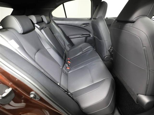 UX UX300e バージョンL レクサス認定中古車CPO 18インチアルミホイール ブラインドスポットモニター パーキングサポートブレーキ(静止物) パノラミックビューモニター おくだけ充電 ムーンルーフ 充電ケーブル(12枚目)