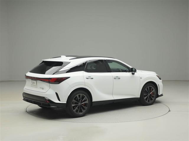 ＲＸ ＲＸ３５０　Ｆスポーツ　レクサス認定中古車ＣＰＯ　パノラマルーフ　ルーフレール　寒冷地仕様　ブラインドスポットモニター　パノラミックビューモニター　おくだけ充電　本革シート　Ｆ専用オレンジブレーキキャリパー　輻射ヒーター（6枚目）