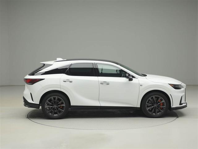 ＲＸ ＲＸ３５０　Ｆスポーツ　レクサス認定中古車ＣＰＯ　パノラマルーフ　ルーフレール　寒冷地仕様　ブラインドスポットモニター　パノラミックビューモニター　おくだけ充電　本革シート　Ｆ専用オレンジブレーキキャリパー　輻射ヒーター（7枚目）